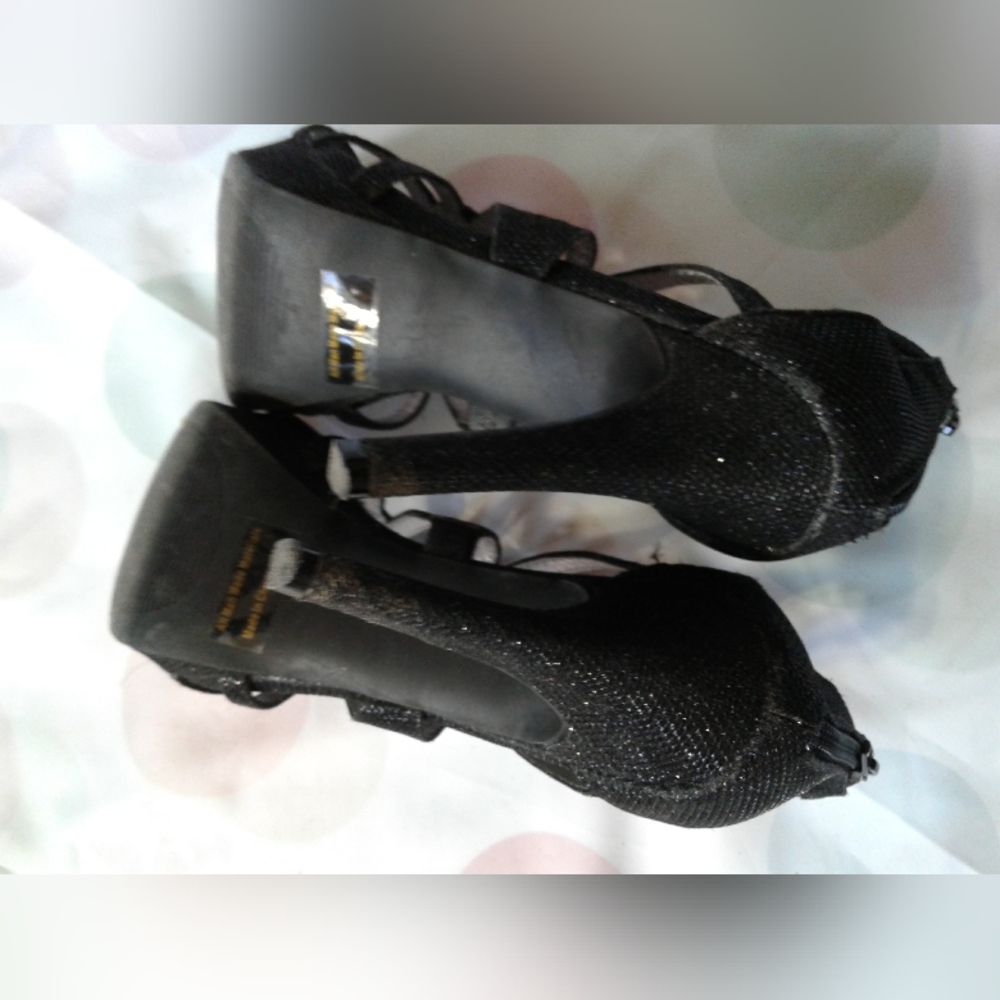 Shoes - Picture 3 of 7